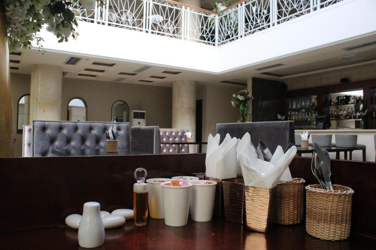 Hotel Amaritsah Brazzaville Ngoại thất bức ảnh
