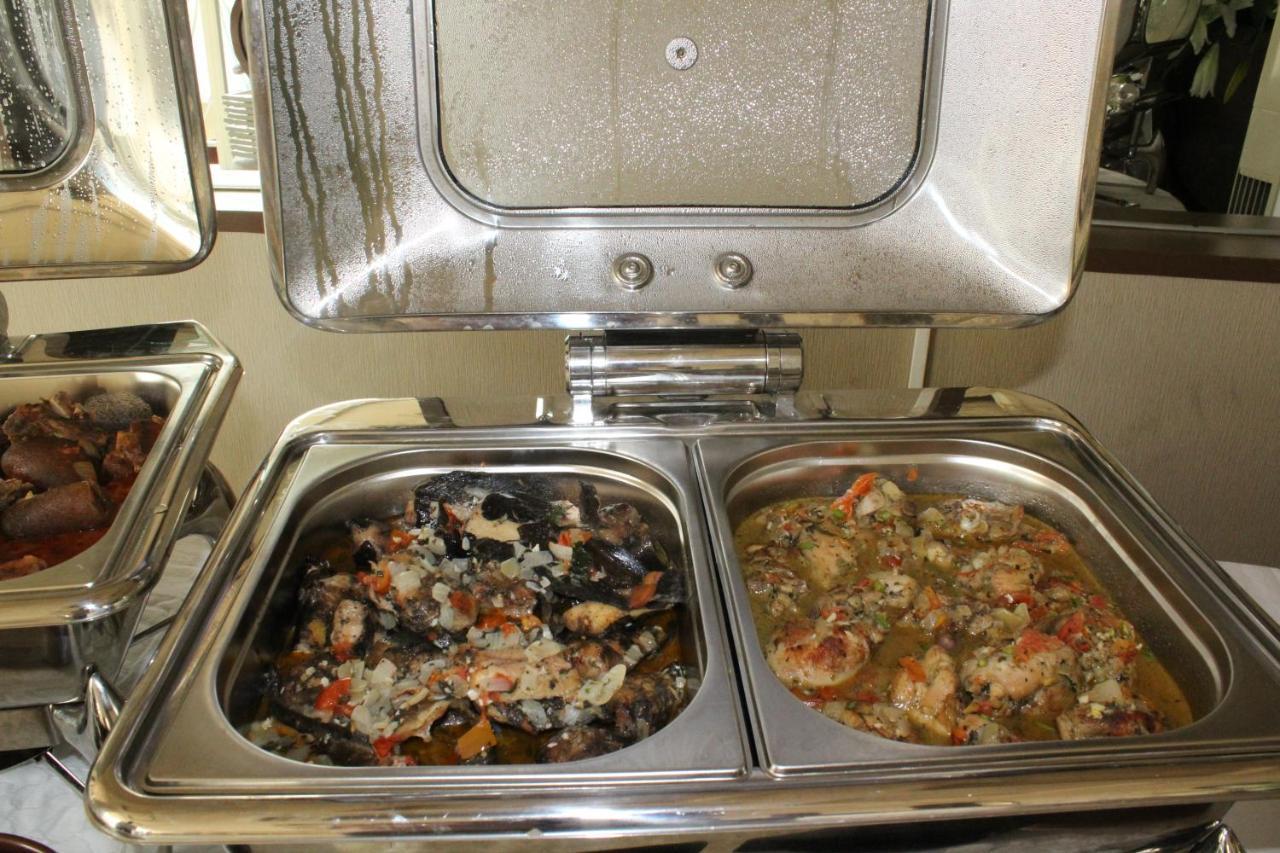Hotel Amaritsah Brazzaville Ngoại thất bức ảnh